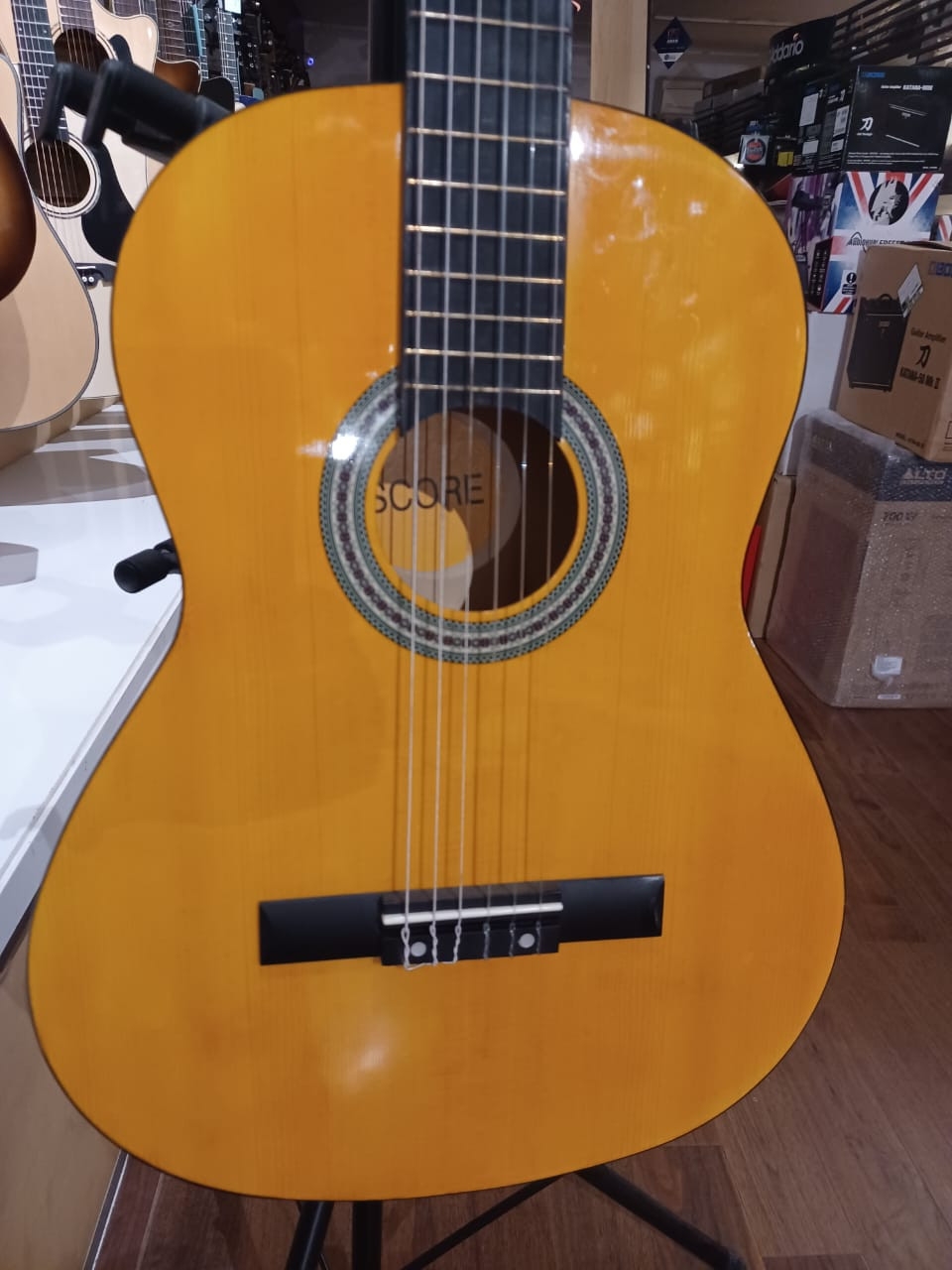 Score CG964 Natural Classical Guitar with Lemon Top